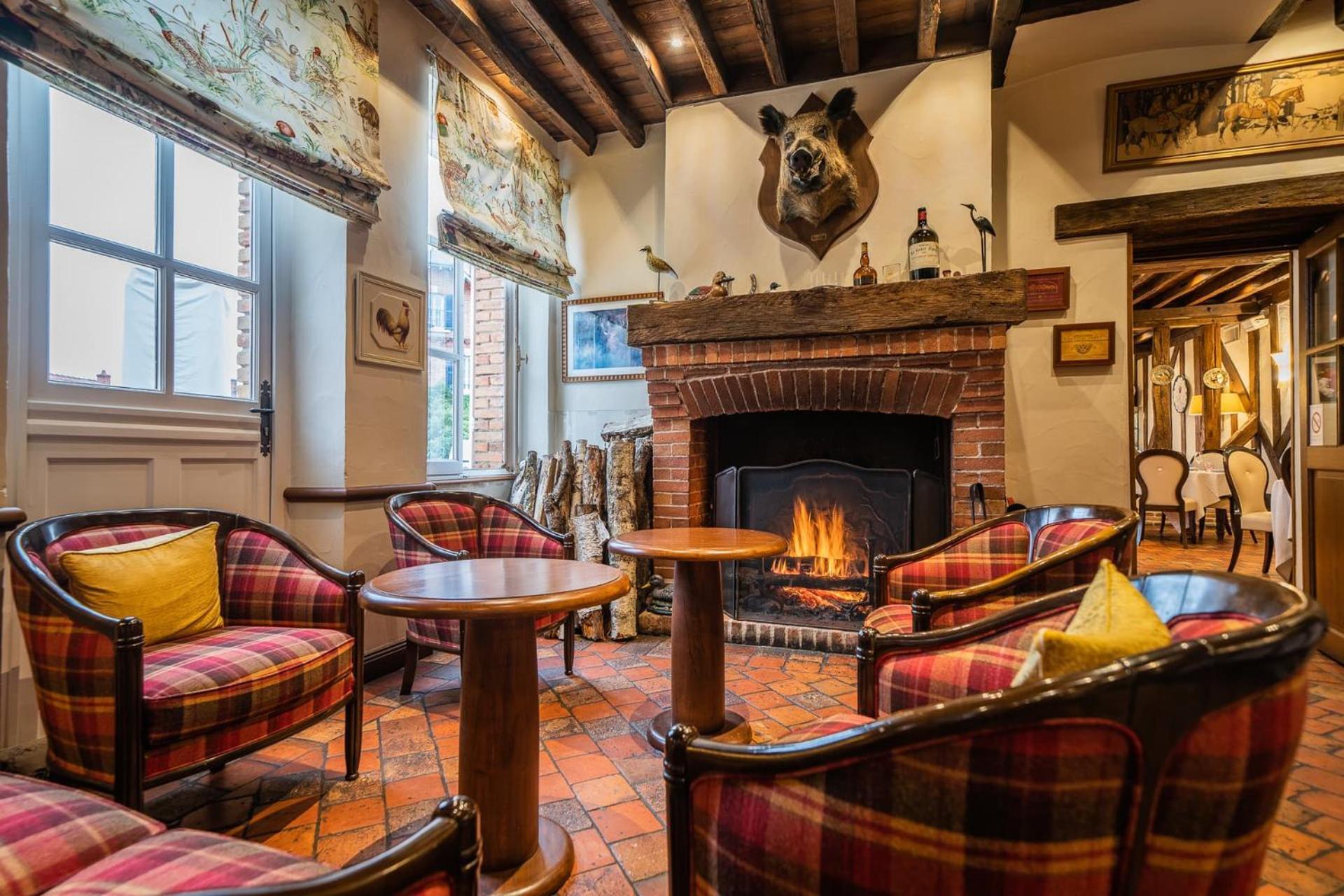 Logis Hotel Auberge Du Cheval Blanc Yvoy-le-Marron Zewnętrze zdjęcie