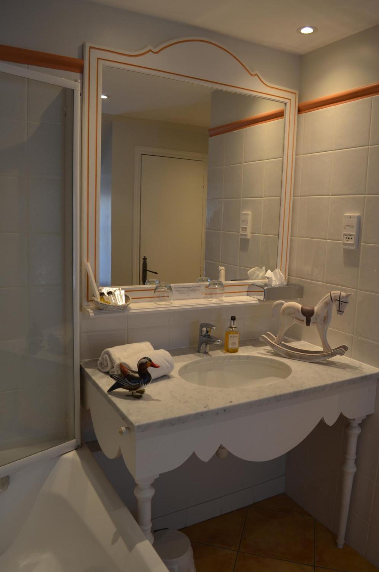 Logis Hotel Auberge Du Cheval Blanc Yvoy-le-Marron Zewnętrze zdjęcie