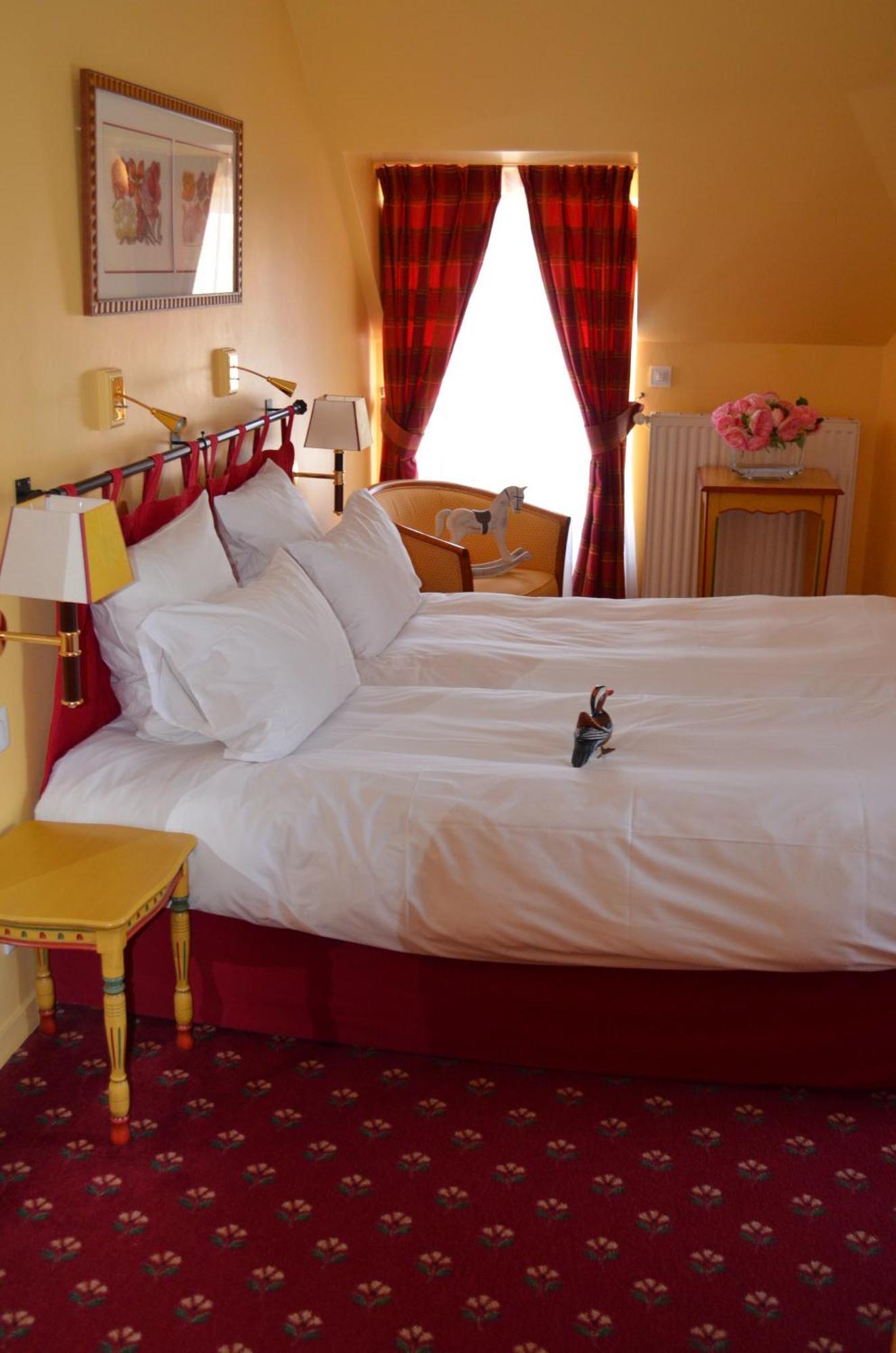Logis Hotel Auberge Du Cheval Blanc Yvoy-le-Marron Zewnętrze zdjęcie