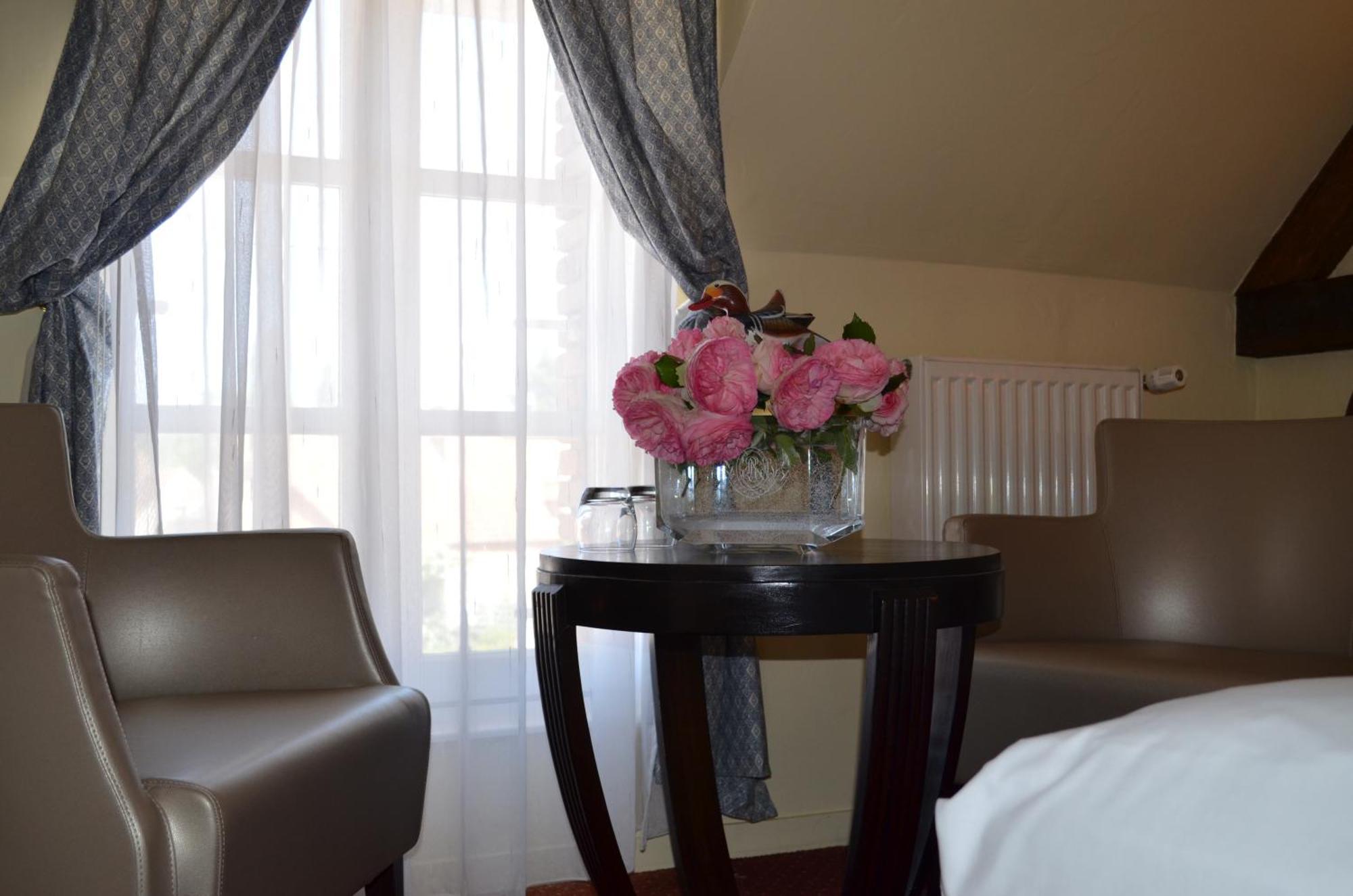 Logis Hotel Auberge Du Cheval Blanc Yvoy-le-Marron Zewnętrze zdjęcie