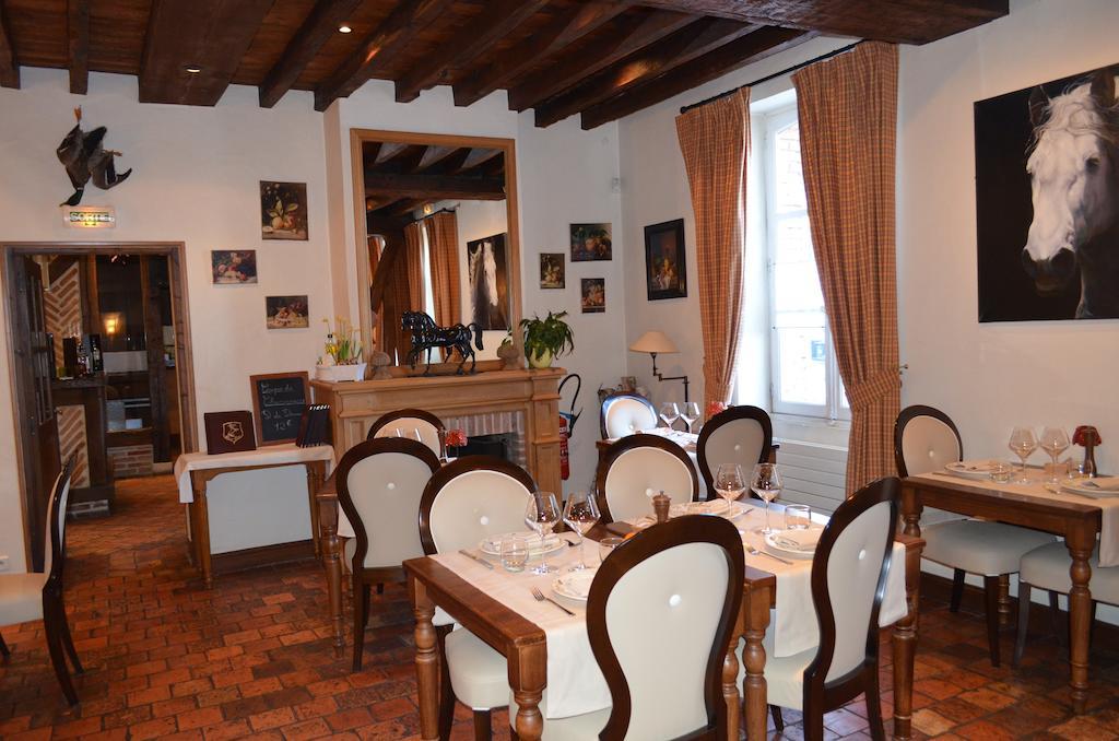 Logis Hotel Auberge Du Cheval Blanc Yvoy-le-Marron Zewnętrze zdjęcie