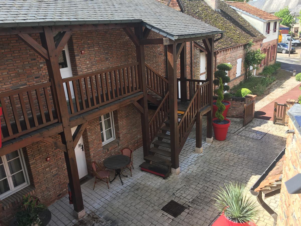 Logis Hotel Auberge Du Cheval Blanc Yvoy-le-Marron Zewnętrze zdjęcie
