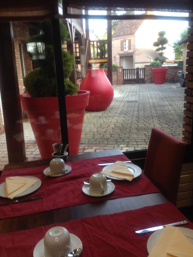 Logis Hotel Auberge Du Cheval Blanc Yvoy-le-Marron Zewnętrze zdjęcie