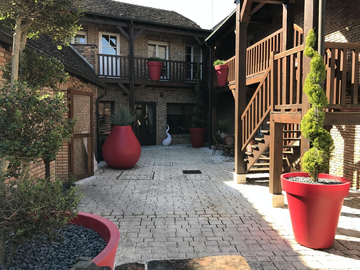 Logis Hotel Auberge Du Cheval Blanc Yvoy-le-Marron Zewnętrze zdjęcie